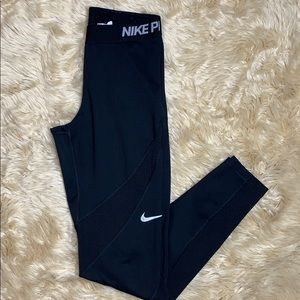 Woman Nike workout leggings